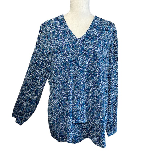 NWT Chico’s blue medallion print draped flounce front blouse size large - Picture 3 of 16